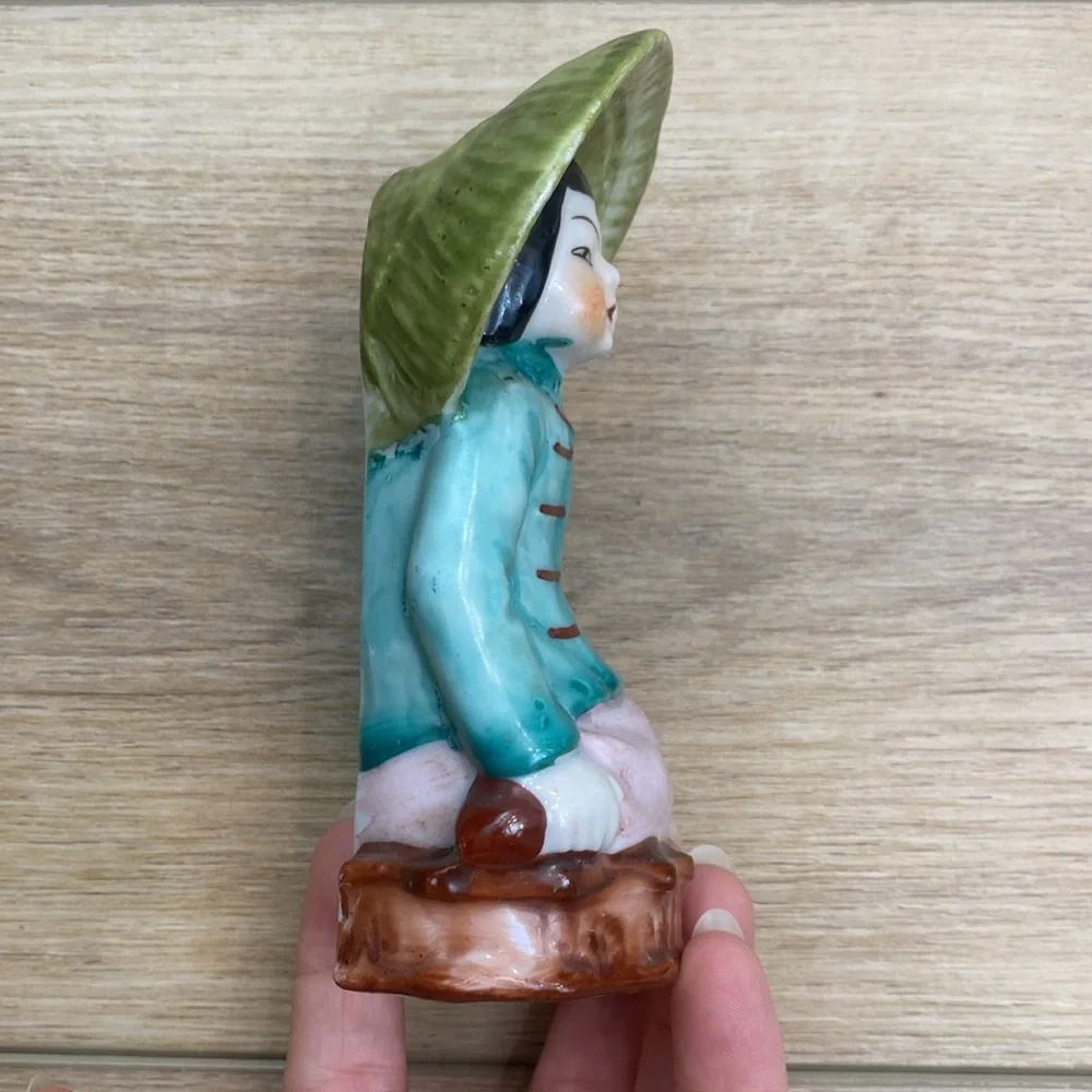 Vintage Chinese Wall Pocket‎ Figural Vase